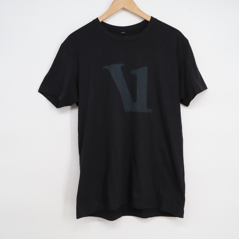 V Mens Graphic T-Shirt Black Short Sleeve Crew Neck Cotton Tee Size M